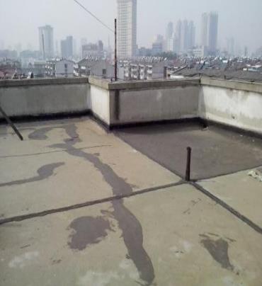 许昌市漏水维修 楼顶漏水是什么原因，楼顶漏水维修方法是什么?